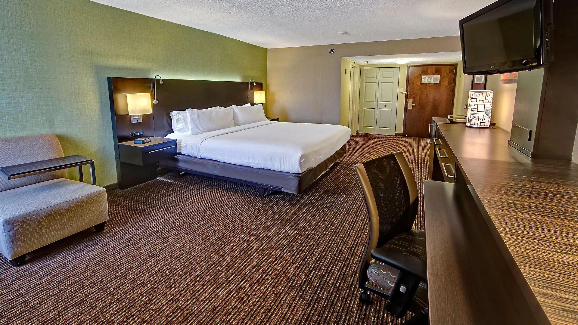 Clarion Hotel & Suites Conference Center Memphis Airport