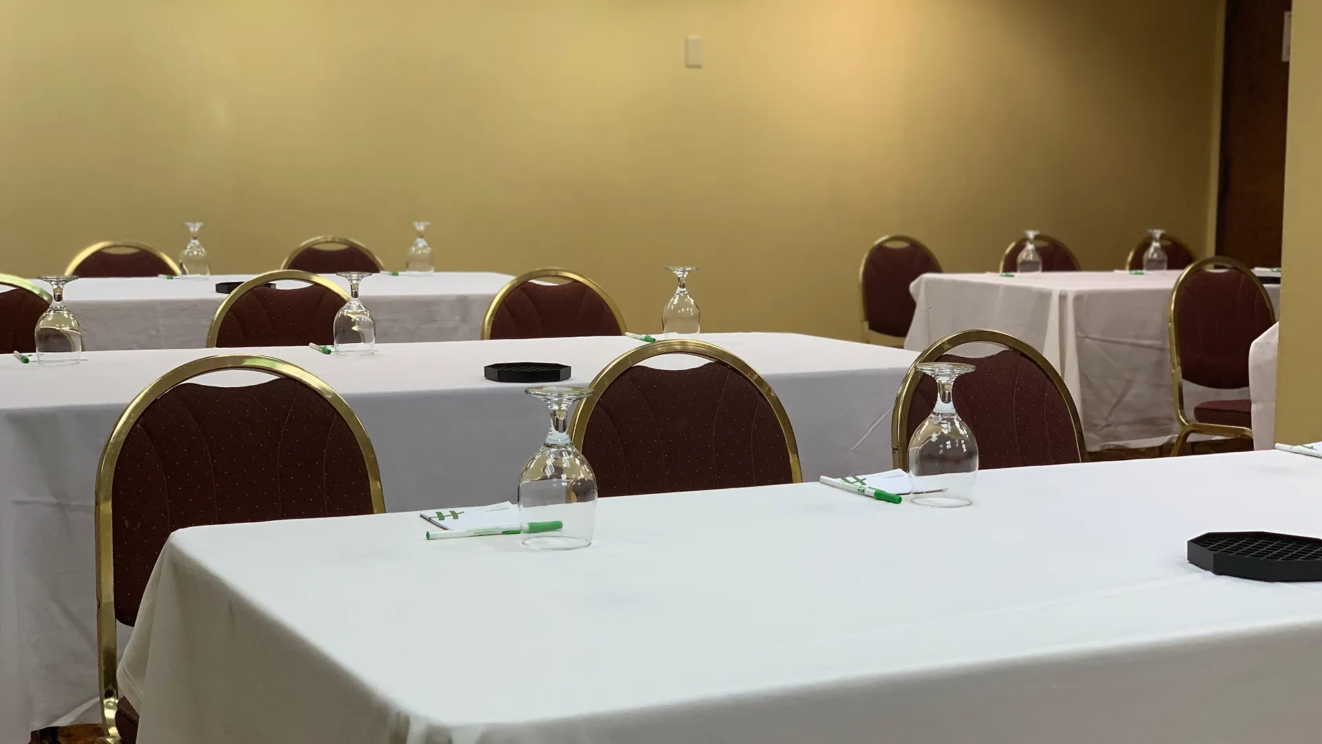 Clarion Hotel & Suites Conference Center Memphis Airport