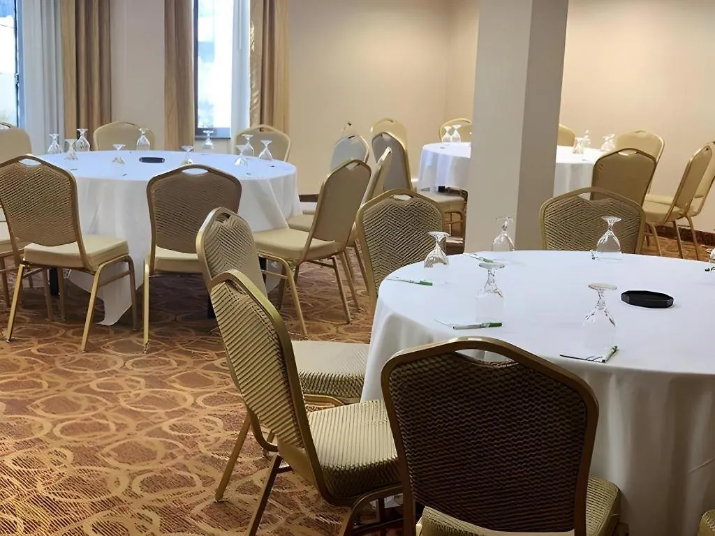 Clarion Hotel & Suites Conference Center Memphis Airport