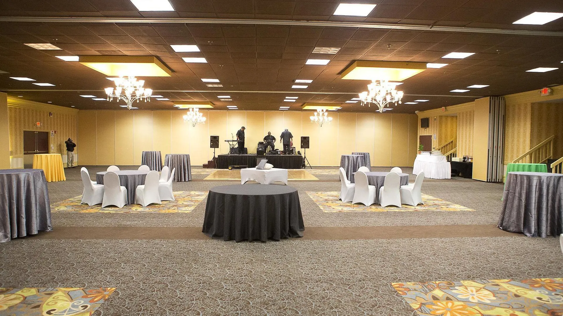 Clarion Hotel & Suites Conference Center Memphis Airport