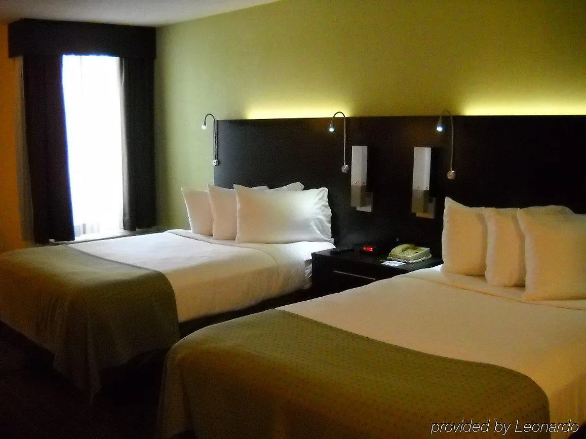 Clarion Hotel & Suites Conference Center Memphis Airport