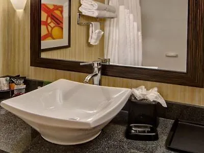 Clarion Hotel & Suites Conference Center Memphis Airport