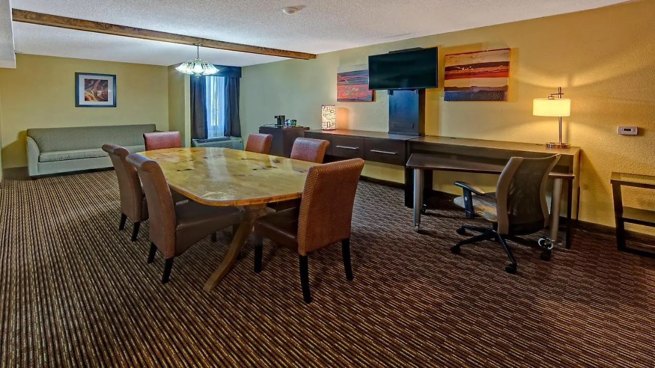 Clarion Hotel & Suites Conference Center Memphis Airport 3*,
