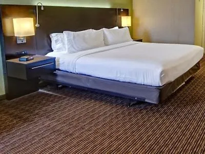 Clarion Hotel & Suites Conference Center Memphis Airport