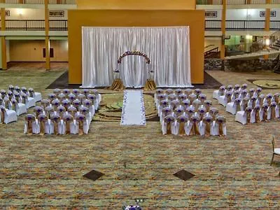 Clarion Hotel & Suites Conference Center Memphis Airport
