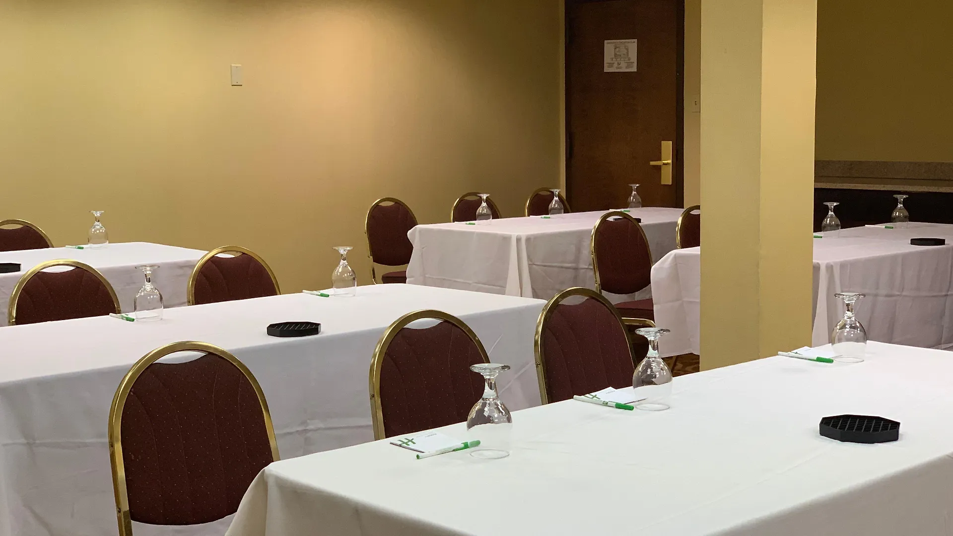 Clarion Hotel & Suites Conference Center Memphis Airport