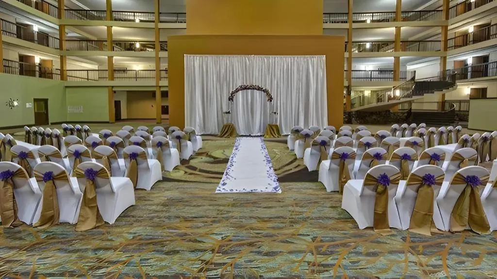 Clarion Hotel & Suites Conference Center Memphis Airport