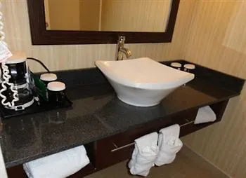 Clarion Hotel & Suites Conference Center Memphis Airport