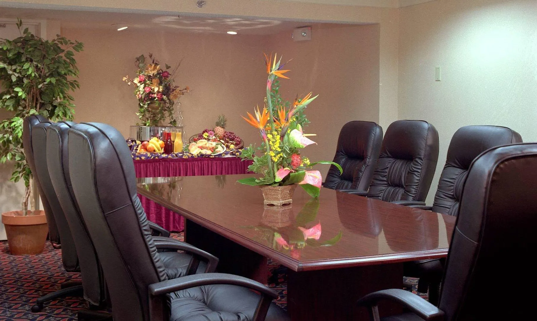 Clarion Hotel & Suites Conference Center Memphis Airport