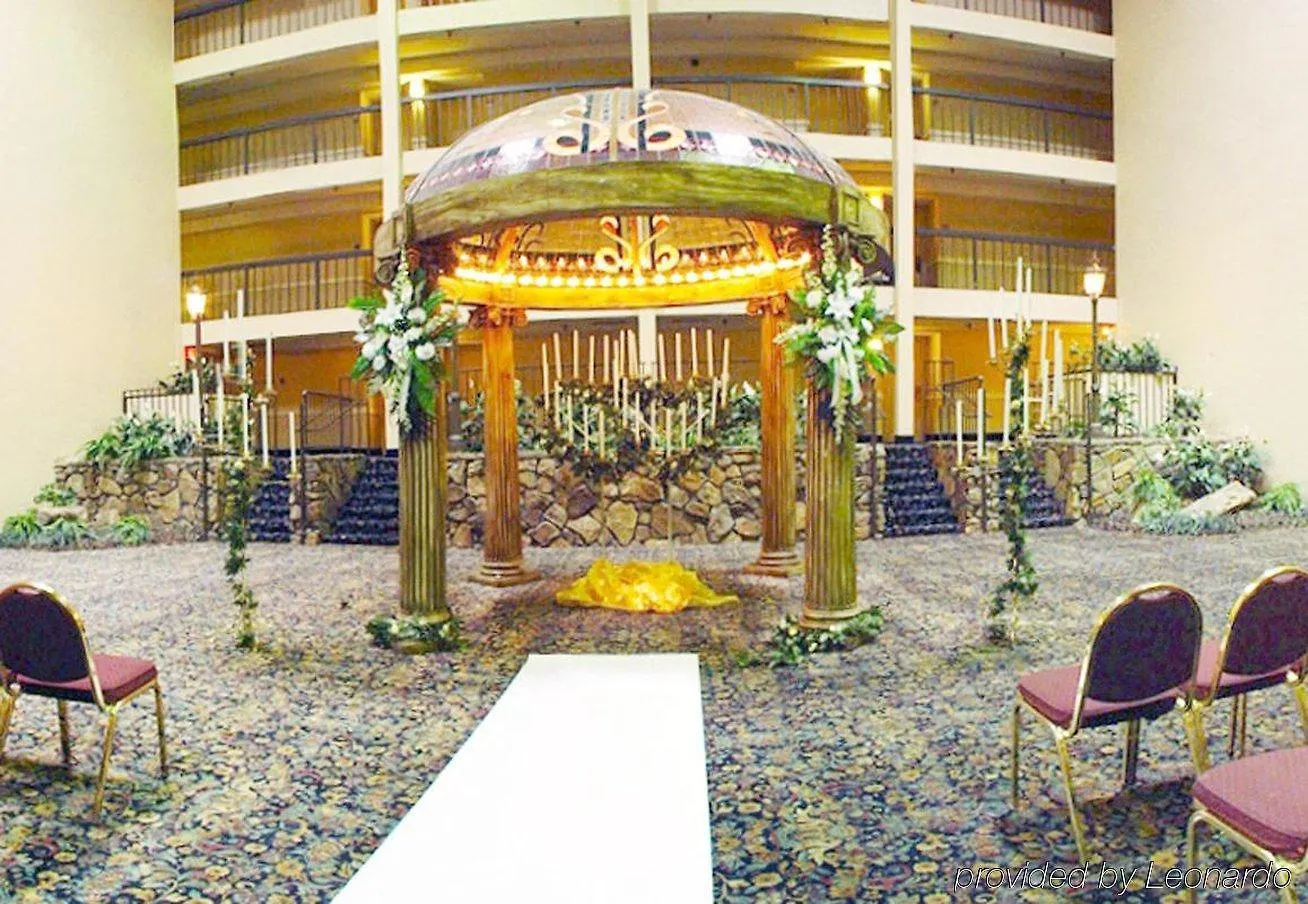 Clarion Hotel & Suites Conference Center Memphis Airport